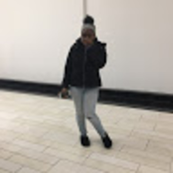 Meet your Posher, Natalie - Picture 1 of 1